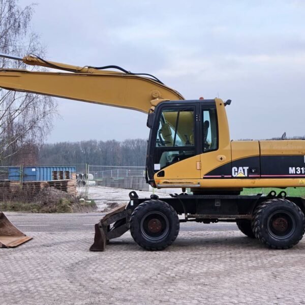 Pelle sur pneus Caterpillar M318C 2005 – 19,7T – Occasion