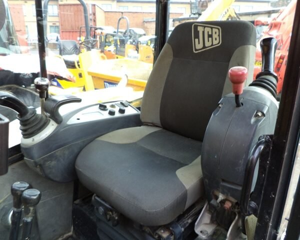 Mini-pelle d’occasion JCB 8045 ZTS (2007) – 4,75T – Moteur Perkins 33 kW – Image 4