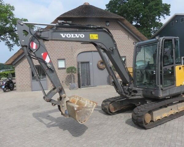 Mini-pelle Volvo EC55 (2011) – 5,7T – Moteur 36,2 kW – Image 2