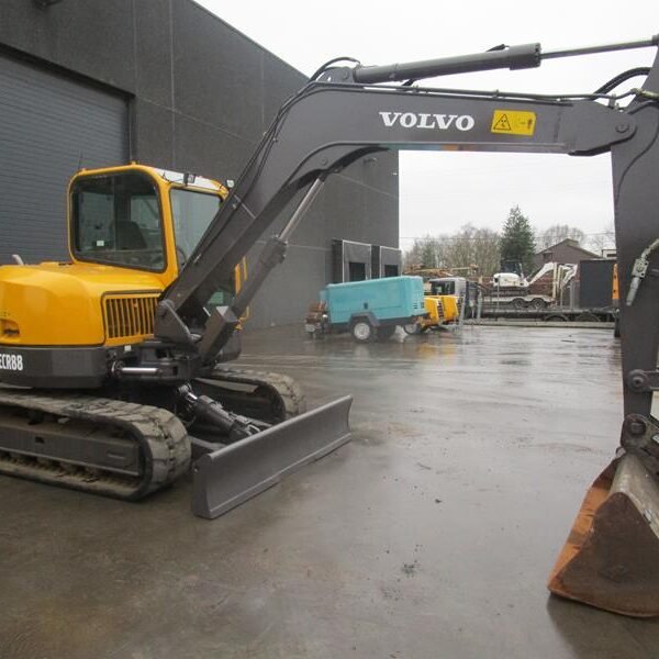Mini-pelle Volvo ECR88 (2011) – 8,5T – Moteur 42 kW – occasion