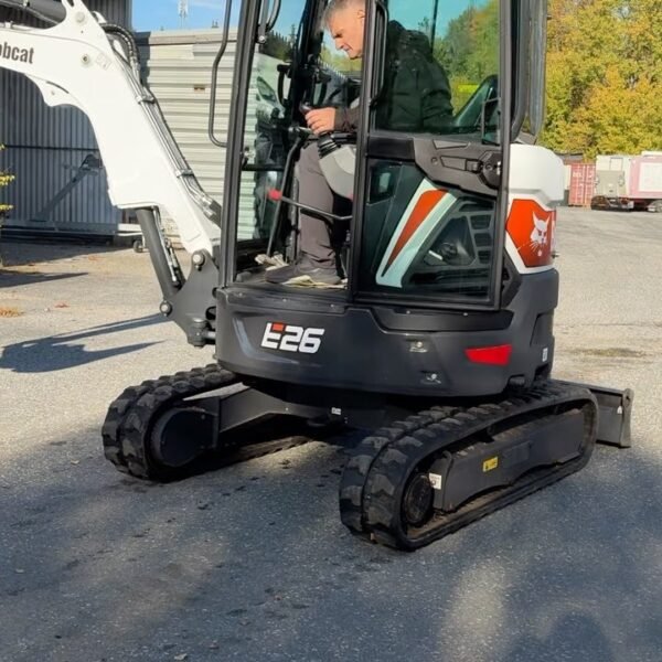 Mini-pelle Bobcat E26 2023 – 980 heures – Occasion – Image 2