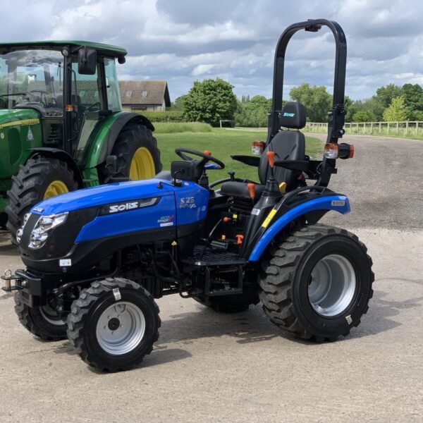 Tracteur compact SOLIS 26S