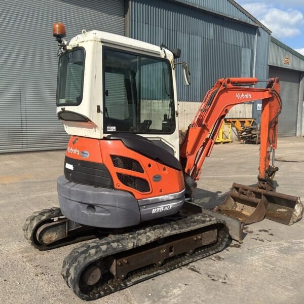 Kubota U27-4 (2018) – Mini Pelle 2,7T avec Attache Hydraulique Rotative – Image 8