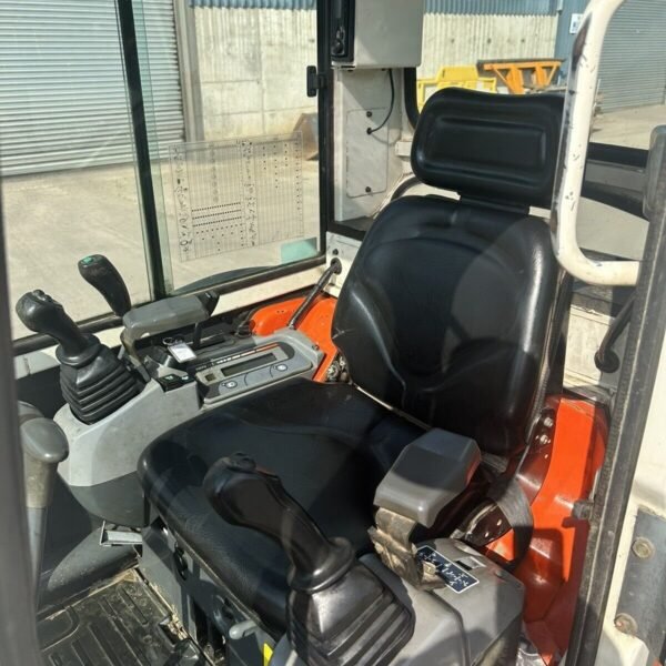 Kubota U27-4 (2018) – Mini Pelle 2,7T avec Attache Hydraulique Rotative – Image 9