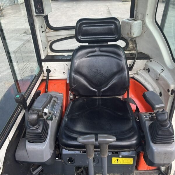 Kubota U27-4 (2018) – Mini Pelle 2,7T avec Attache Hydraulique Rotative – Image 10