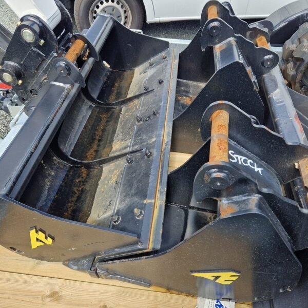 Bobcat E27Z 2023 Mini-pelle 2,7T 1h avec remorque ECIM 3T5 et BRH Furukawa FX35-S état proche neuf – Image 9