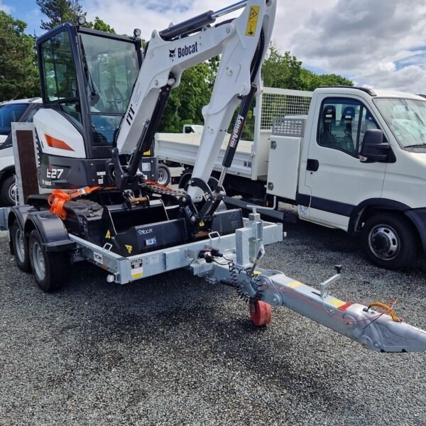 Bobcat E27Z 2023 Mini-pelle 2,7T 1h avec remorque ECIM 3T5 et BRH Furukawa FX35-S état proche neuf