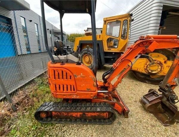 IHI 15NX (2004) – Mini Pelle 1,5T avec 3 Godets – 6 088 h – Compacte et Fiable