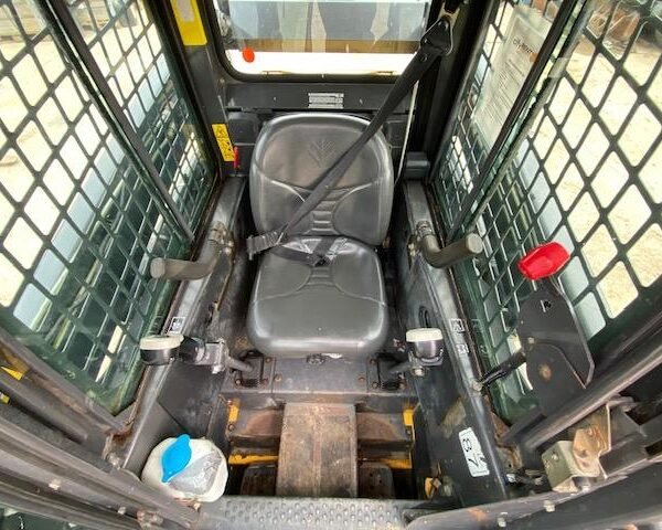 Chargeuse compacte New Holland L160 – 2006 – Image 3