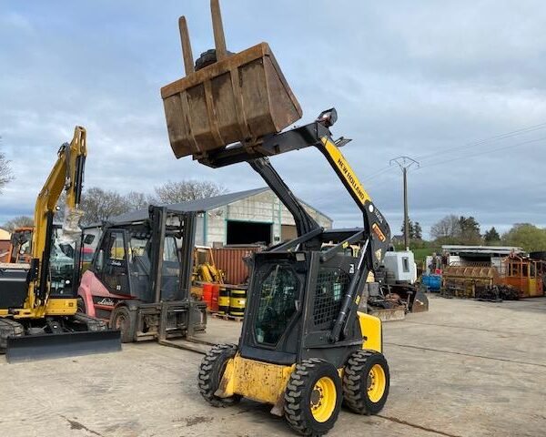 Chargeuse compacte New Holland L160 – 2006 – Image 4