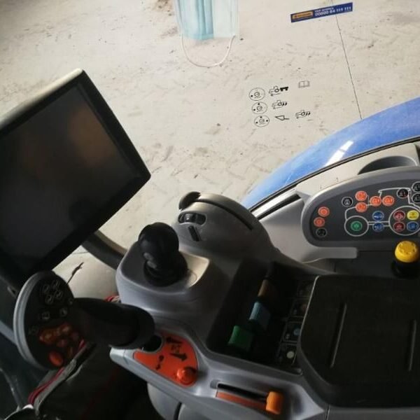 Tracteur agricole NEW HOLLAND T7-210AC – Image 6