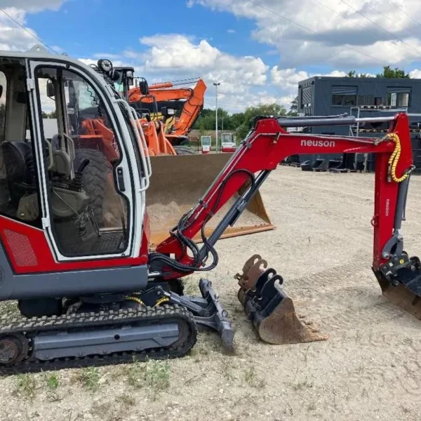 Neuson 2202 RDV (1998) – Mini Pelle 2T – Bon État, Révisée et Prête à l’Emploi – Image 1
