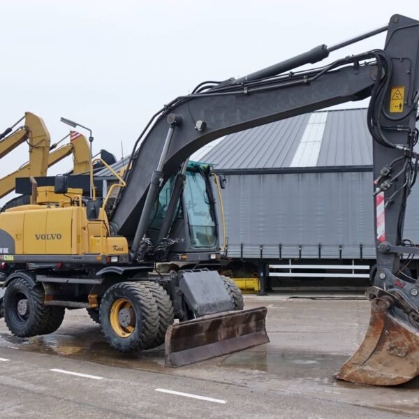 Pelle sur pneus Volvo EW180C 2007 – 19,2T – 4490h – Occasion