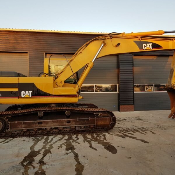 Pelle sur chenilles Caterpillar 325BL 2000 – 8231 heures – 26,5 tonnes
