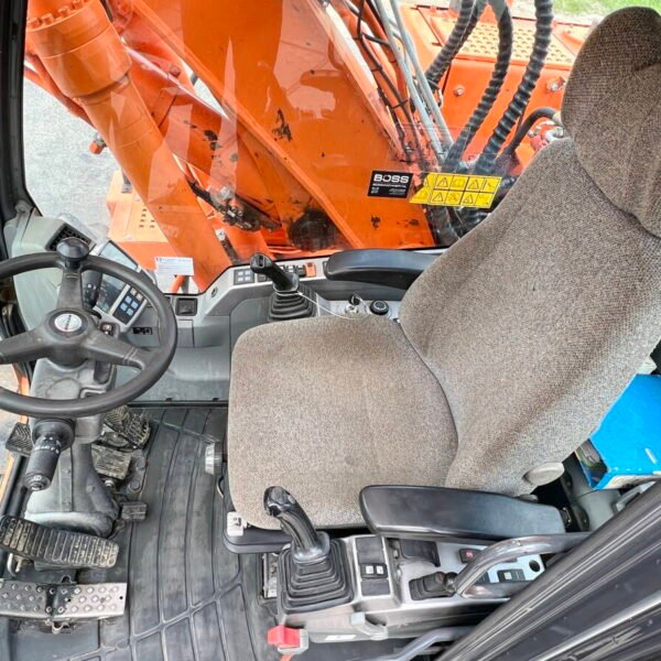 Pelle sur pneus Doosan DX140W 2010 – 14,8T – 7857h – Occasion – Image 3