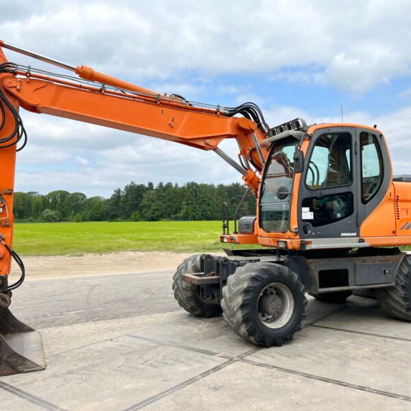Pelle sur pneus Doosan DX140W 2010 – 14,8T – 7857h – Occasion – Image 4