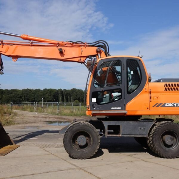Pelle sur pneus Doosan DX170W 2009 – 17,7T – 5253h – Occasion