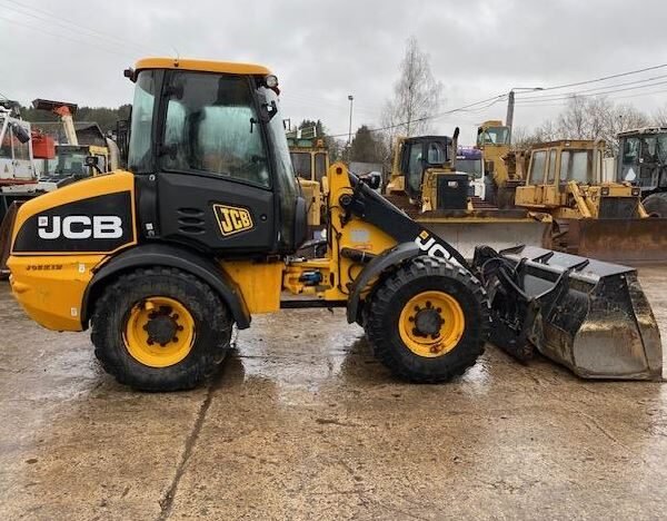 Chargeuse compacte JCB 409 – 2011 – Image 5