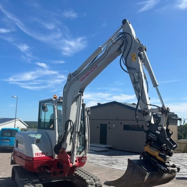 Mini Pelle d’Occasion Takeuchi TB250-2 – 5,1T, 2020, 1.174h, Moteur Yanmar 29,1 kW – Image 6