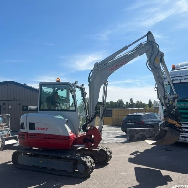Mini Pelle d’Occasion Takeuchi TB250-2 – 5,1T, 2020, 1.174h, Moteur Yanmar 29,1 kW