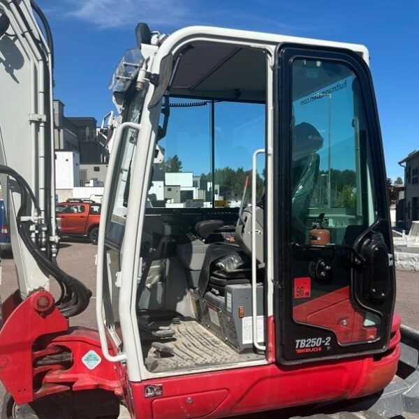Mini Pelle d’Occasion Takeuchi TB250-2 – 5,1T, 2020, 1.174h, Moteur Yanmar 29,1 kW – Image 4