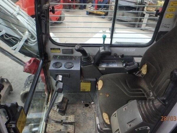 Takeuchi d’occasion 153 FR (2008) – Mini Pelle 5,6T – 5225 h – 3 Godets – Image 4