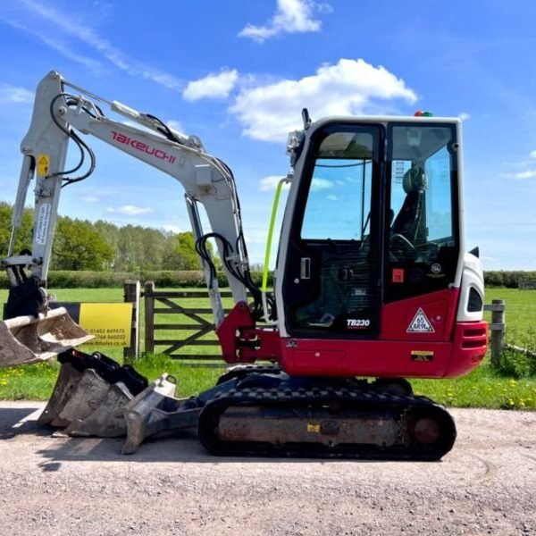 Takeuchi TB230 (2018) – Mini Pelle 2,8T – 2916h – Entièrement Révisée – Image 7