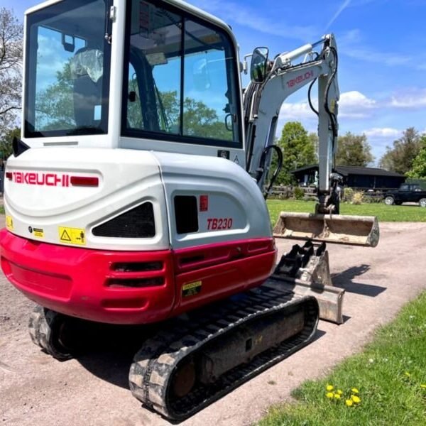 Takeuchi TB230 (2018) – Mini Pelle 2,8T – 2916h – Entièrement Révisée – Image 8