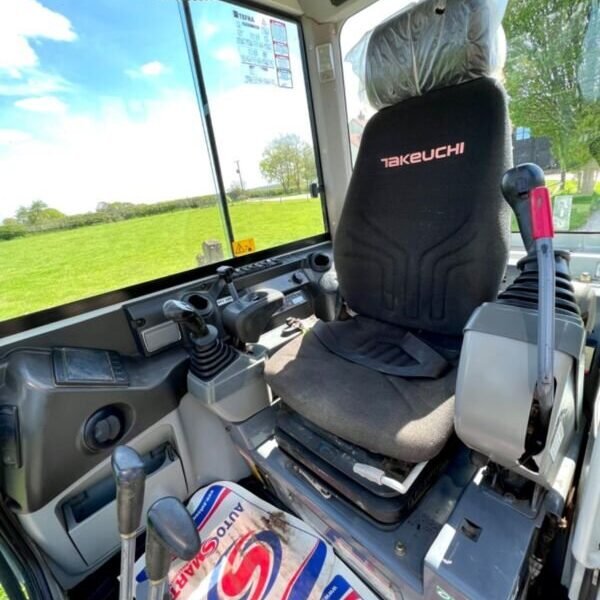 Takeuchi TB230 (2018) – Mini Pelle 2,8T – 2916h – Entièrement Révisée – Image 10
