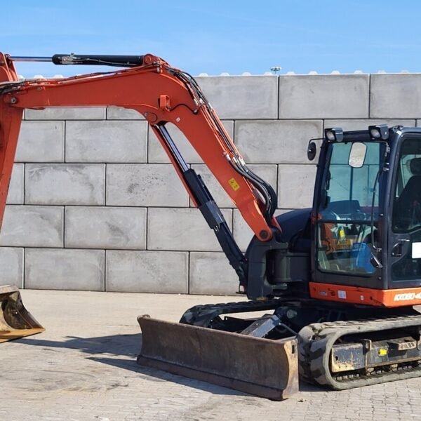 Kubota KX080-4A2 2020 – Mini Pelle 8T avec 2.955h, Godet 0,25 m³, Moteur 46,5 kW – Image 4