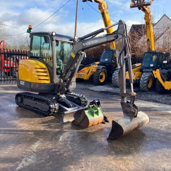 Mini Pelle d’occasion Volvo EC27C (2015) – 3095h – Cabine Climatisée – Image 2