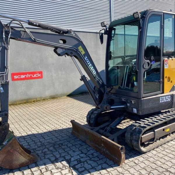 Volvo ECR25 (2015) – Mini Pelle d’occasion Compacte 2,5T, Révisée