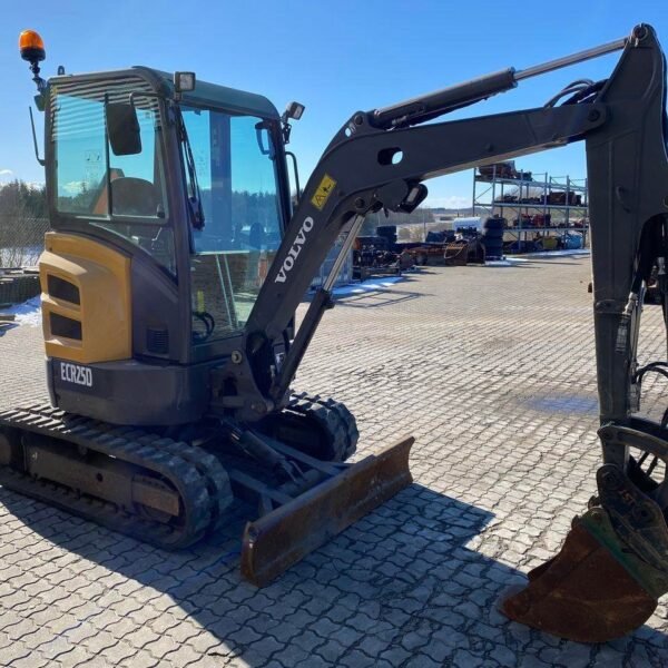 Volvo ECR25 (2015) – Mini Pelle d’occasion Compacte 2,5T, Révisée – Image 3