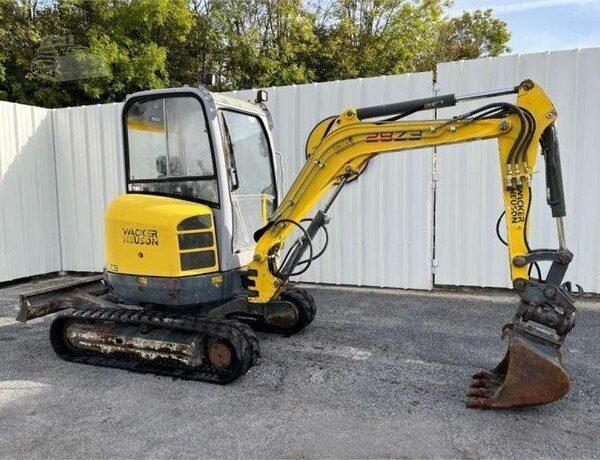 Wacker Neuson d’occasion 28Z3 RD (2011) – Mini Pelle 2,58T – Révisée – 3 Godets