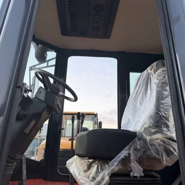 Tractopelle XCMG WX30-25 – Image 2
