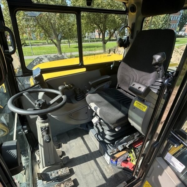 Pelle sur pneus Yanmar B95W 2018 – 9,5T – 6380h – Performance Compacte – Image 5