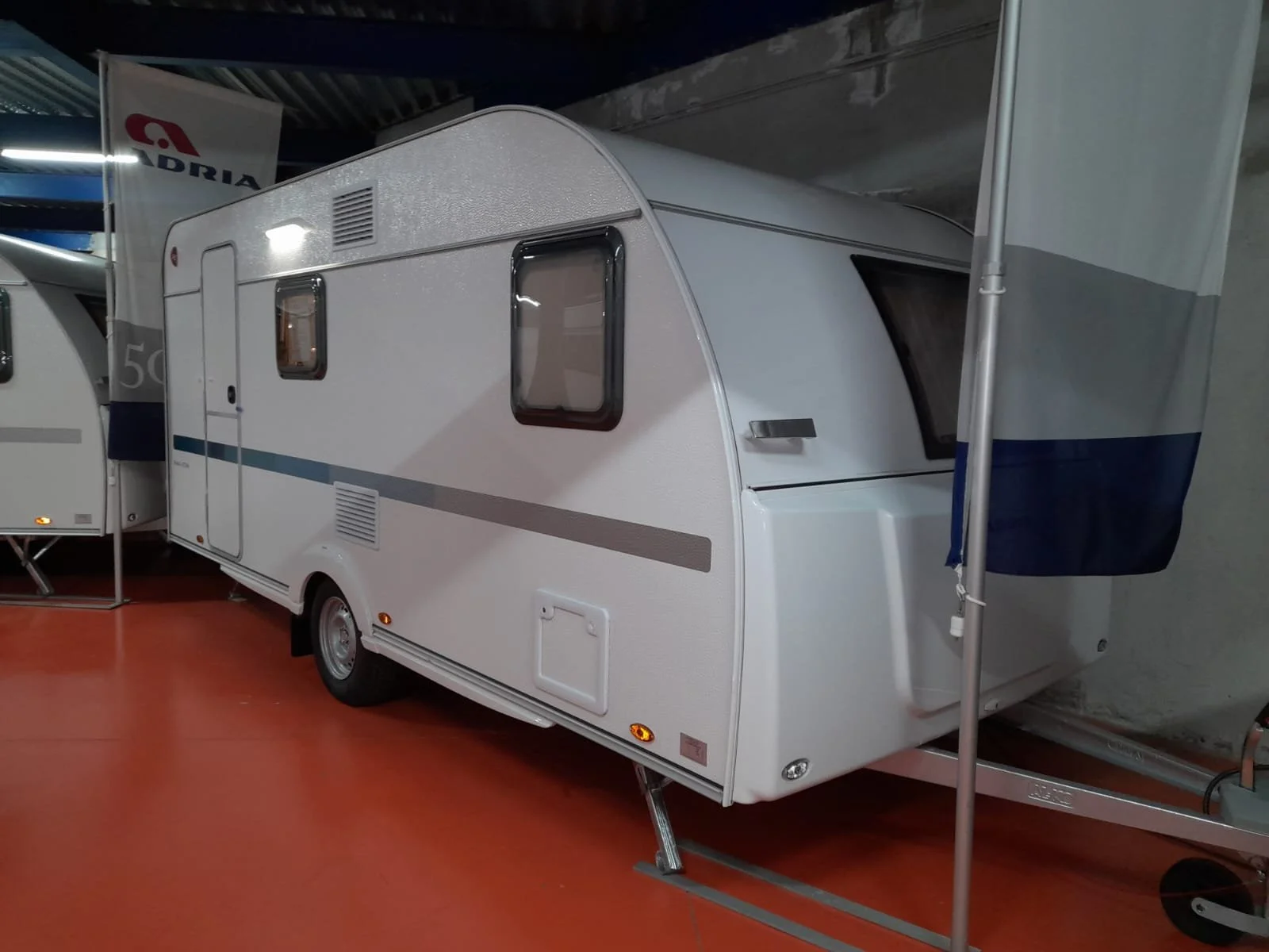 Caravane Adria I-Shape avec cuisine Smart Kitchen
