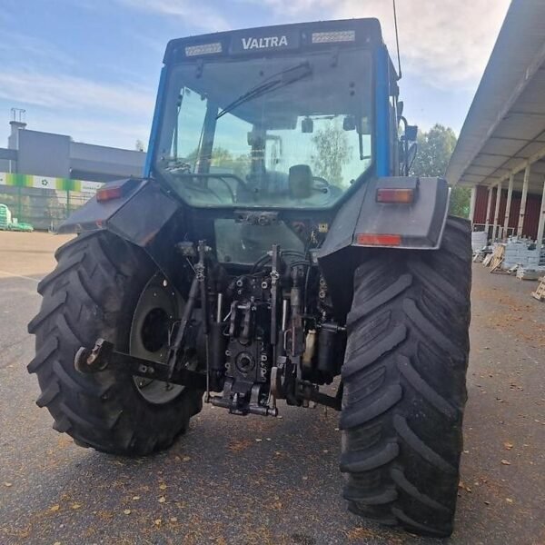 Tracteur agricole 4 roues motrices avec chargeur frontal – 2000 – 101 ch – Image 4