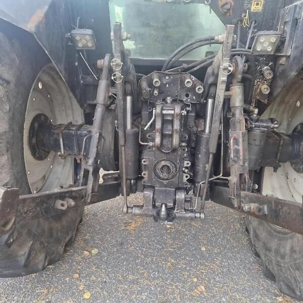 Tracteur agricole 4 roues motrices avec chargeur frontal – 2000 – 101 ch – Image 9